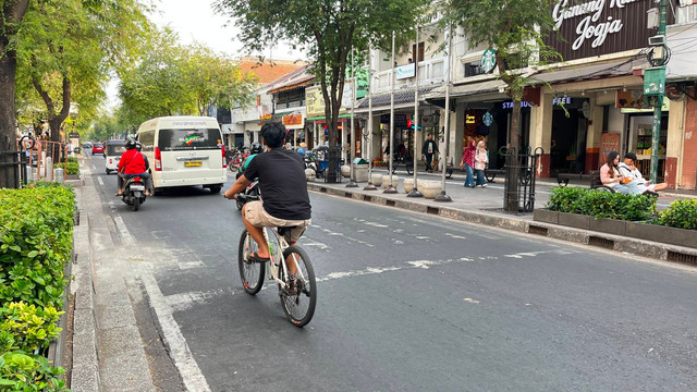 Ilustrasi pesepeda melintas di Jalan Malioboro. Foto: Pandangan Jogja/Gigih Imanadi Darma