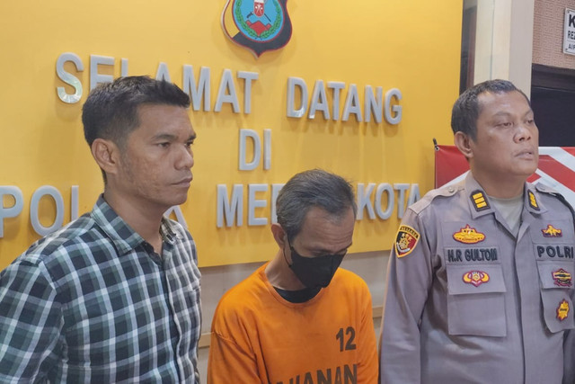 Sekretaris Dinas Peternakan Labuhanbatu jadi tersangka penipuan proyek pengadaan laptop fiktif sebesar Rp 1 miliar, Jumat (31/7/2026). Foto: Amar Marpaung/kumparan