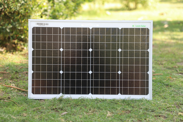 Ilustrasi solar panel portable. Foto: Unsplash.