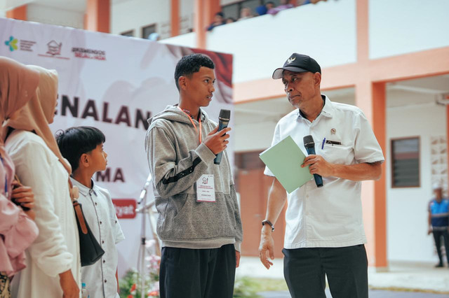 Wamensos Agus Jabo Priyono hadiri pembukaan MPLS Sekolah Rakyat di Wonosobo yang disambut haru dan penuh syukur oleh orang tua siswa dari keluarga kurang mampu, Jumat (31/7/2026). Foto: Kemensos RI