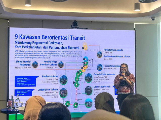 TOD Planning Department Head MRT Jakarta, Sagita Devi, pada acara penjelasan terkait filosofi Desain Bundar Pedestrian Deck Dukuh Atas di Jakarta, Jumat (31/7). Foto: Sifa Maulida/kumparan