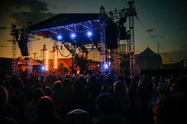 Ilustrasi Link Live Streaming Lollapalooza 2026, Unsplash/Negley Stockman