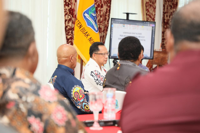 Mendagri Tito Karnavian dorong percepatan integrasi e-government dan pemadanan data biometrik untuk perkuat akurasi penyaluran bansos di Kabupaten Biak Numfor, Papua, Jumat (31/7/2026). Foto: Dok. Kemendagri