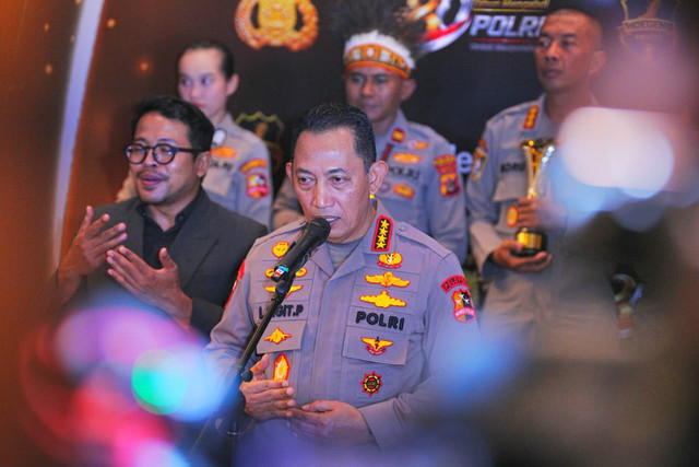 Kapolri Jenderal Polisi Listyo Sigit Prabowo memberikan keterangan pers saat menghadiri malam Penganugerahan Hoegeng Awards 2026 di The Tribrata Dharmawangsa, Jakarta Selatan, Jumat (31/7/2026). Foto: Dok. Polri