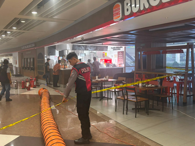 Investigasi polisi terkait kejadian asap di Terminal Internasional Bandara I Gusti Ngurah Rai, Bali, Jumat (31/7). Foto: Dok. Polres Kawasan Bandara I Gusti Ngurah Rai