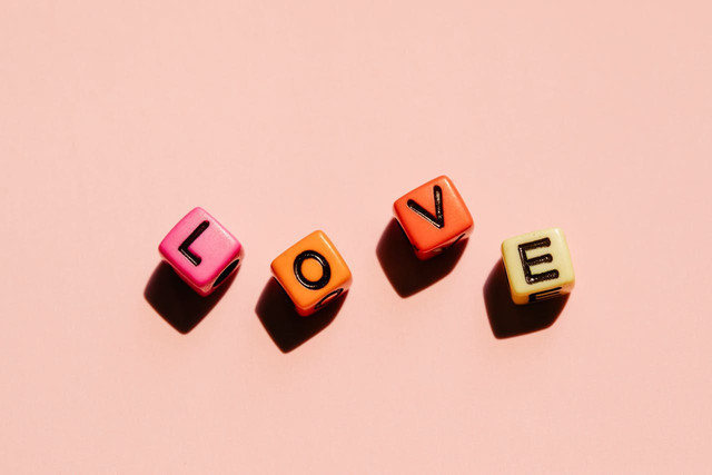 Ilustrasi Ucapan Happy Girlfriend Day untuk Pacar. Foto: Pexels/Michelle Leman