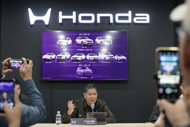 Deretan produk mobil Honda mulai dari ICE, Hybrid, dan BEV. Foto: Dok. Honda Prospect Motor