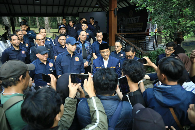 Menteri Sosial Saifullah Yusuf (Gus Ipul) dan Ketum PNKT Budisatrio Djiwandono ajak kader Karang Taruna ambil peran strategis dalam pengentasan kemiskinan dan pendampingan kelompok rentan dalam retret di Bogor, Jumat (31/7/2026). Foto: Kemensos RI