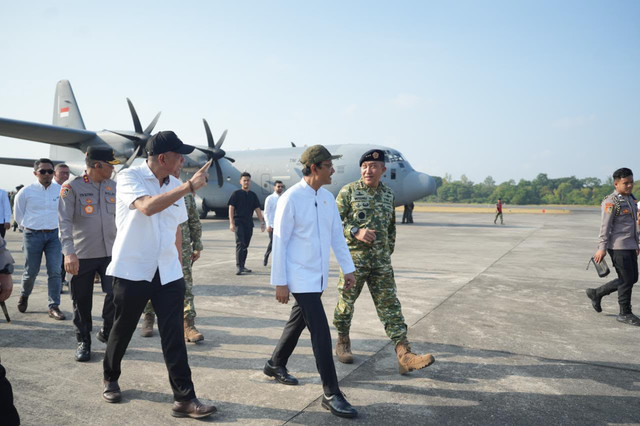 Menteri Sosial Saifullah Yusuf (Gus Ipul) resmi memberangkatkan seribu lebih Taruna Akademi TNI dan Kepolisian untuk dampingi siswa Sekolah Rakyat guna bentuk karakter dan kedisiplinan, Sabtu (1/8/2026). Foto: Kemensos RI