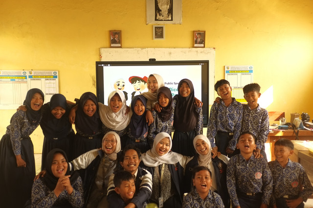 Dokumentasi Tim II KKN-T IDBU 30 Undip latih public speaking dan cita-cita bersama siswa kelas 6 SDN 4 Sriwulan.