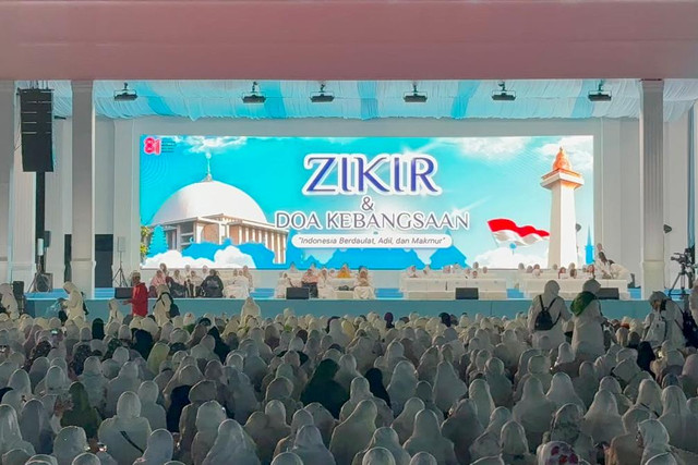 Suasana Zikir dan Doa Kebangsaan dalam Rangka HUT ke-81 RI di kawasan Monas, Jakarta Pusat, Sabtu (1/8/2026). Foto: Zamachsyari/kumparan