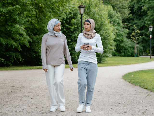 Seorang muslimah sedang berolahraga foto by Pexles