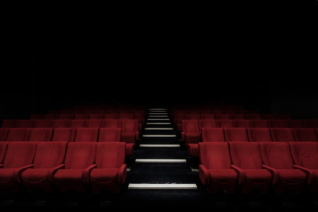 Ilustrasi Daftar Film Bioskop Agustus 2026 Lengkap, Foto: Unsplash/Felix Mooneeram