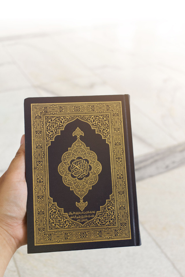 Al Quran sebagai Pedoman Umat Muslim Foto by Pexels