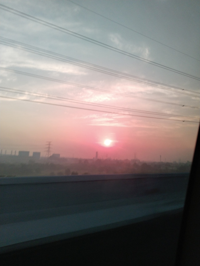 Senin subuh yang syahdu dari atas tol MBZ. Photo: Dokumentasi pribadi