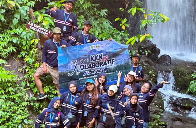 Mahasiswa KKN Kolaboratif Rowosari 2026