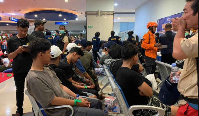 Penumpang KM Mutiara Sentosa 2 tiba di Pelabuhan Tanjung Perak Surabaya, Senin (3/8/2026) dok. Farusma Okta Verdian/kumparan
