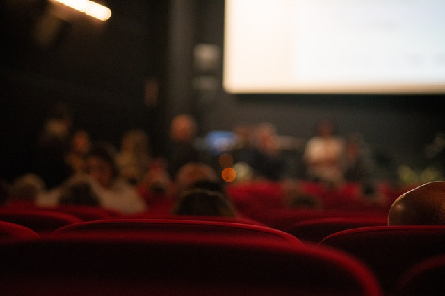 Ilustrasi harga tiket ScreenX CGV. Foto: Unsplash.com/Pauline Iakovleva
