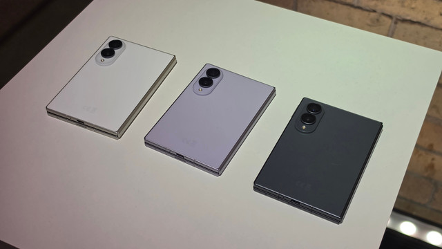 Samsung Galaxy Z Fold 8. Foto: Habib Allbi Ferdian/kumparan