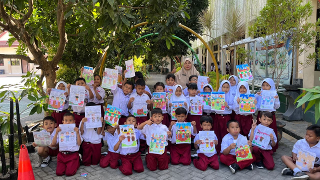 Mahasiswa PLP FKIP UMS Semarakkan Hari Anak Nasional di SD Kleco 1