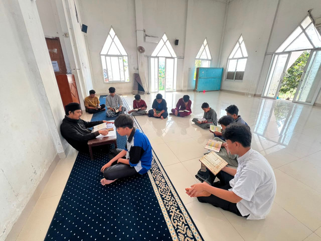 dokumentasi halaqoh ketika waktu dhuha di masjid el-wahidah