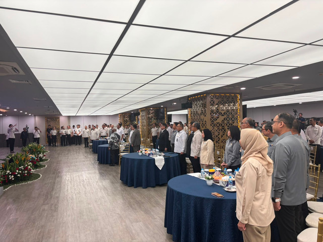 Suasana penyerahan Laporan Hasil Pemeriksaan (LHP) Tahun Anggaran 2025 dari Badan Pemeriksa Keuangan (BPK) kepada Kementerian Koordinator Bidang Hukum, HAM, Imigrasi, dan Pemasyarakatan di Aula Yusuf Adinata, Gedung Kementerian Imipas, Senin (3/8). Foto: Pradya Tirta/kumparan
