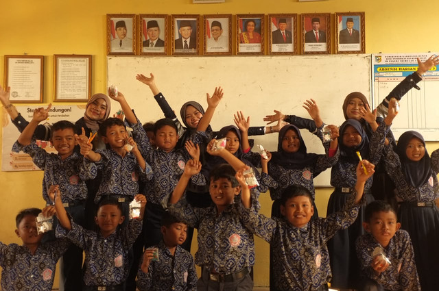 Dokumentasi TIM II KKN-T IDBU 30 Undip Edukasikan 5S dan 4 Kata Ajaib pada siswa kelas 4 SDN Sriwulan 4.