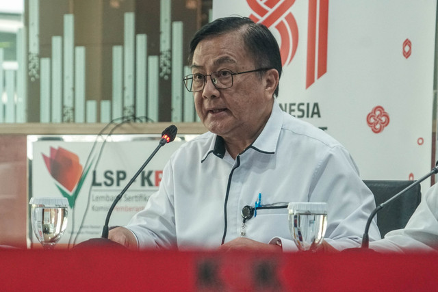 Dewan Pengawas (Dewas) Komisi Pemberantasan Korupsi (KPK) Benny Jozua Mamoto menggelar konferensi pers terkait kinerja semester 1 di Gedung KPK C1, Kuningan, Jakarta, Senin (3/8/2026). Foto: Iqbal Firdaus/kumparan