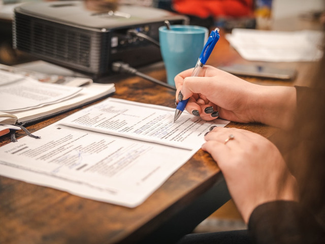 Ilustrasi SK Tim Pengembang Kurikulum. Foto: Unsplash/Romain Dancre