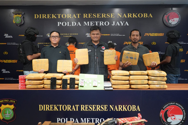 Polisi mengungkap kasus peredaran 27 kilogram ganja dari sebuah rumah kontrakan di kawasan Cipinang, Jakarta Timur, Senin (3/8/2026) Foto: Dok. Istimewa