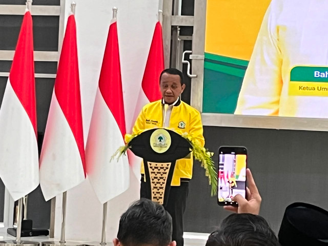 Ketua Umum Partai Golkar Bahlil Lahadalia saat membuka Training of Trainers Akademi Partai Golkar di Kantor DPP Golkar, Slipi, Jakarta Barat, Senin (3/8). Foto: Nasywa Athifah/kumparan