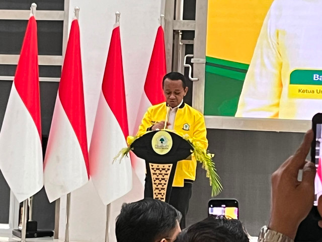 Ketua Umum Partai Golkar Bahlil Lahadalia saat membuka Training of Trainers Akademi Partai Golkar di Kantor DPP Golkar, Slipi, Jakarta Barat, Senin (3/8). Foto: Nasywa Athifah/kumparan