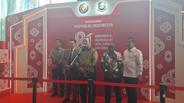 Pimpinan I BPK Nyoman Adhi Suryadnyana memberikan keterangan kepada awak media usai penyerahan Laporan Hasil Pemeriksaan (LHP) Tahun Anggaran 2025 kepada Kementerian Koordinator Bidang Hukum, HAM, Imigrasi, dan Pemasyarakatan (Imipas) Senin (3/8). Foto: Pradya Tirta/kumparan