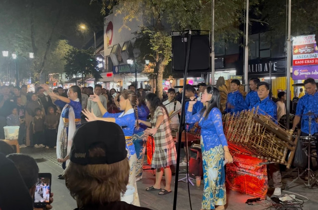 Potret Pentas Jalanan di Malioboro (Sumber: Dokumen Pribadi)