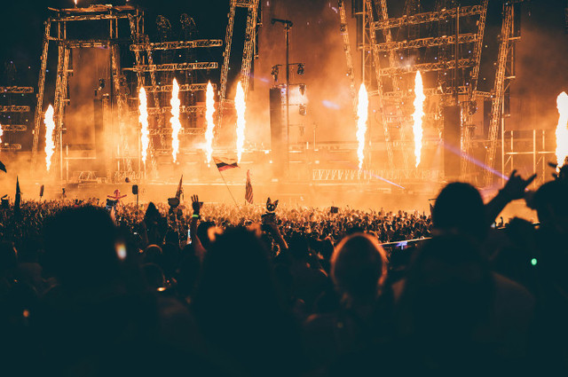 Ilustrasi Cara Beli Tiket Festival Teman TULUS, Unsplash/Andre Benz