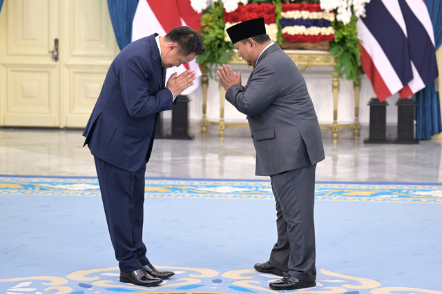 Presiden Prabowo Subianto (kanan) saling memberi salam dengan Perdana Menteri (PM) Thailand Anutin Charnvirakul saat kunjungan kenegaraan di Istana Merdeka, Jakarta, Senin (3/8/2026). Foto: Galih Pradipta/ANTARA FOTO