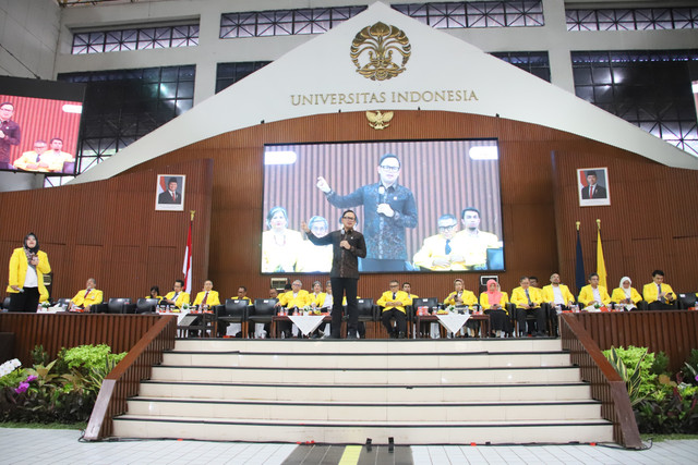 Wamendagri Bima Arya Sugiarto ajak mahasiswa baru UI bangun karakter, kompetensi, dan skill digital secara seimbang guna songsong Indonesia Emas 2045 dalam kuliah umum PKKMB UI di Depok, Senin (3/8/2026).  Foto: Dok. Kemendagri