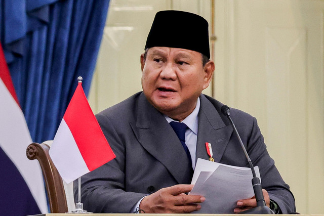Presiden Indonesia Prabowo Subianto menyampaikan keterangan pers bersama PM Thailand Anutin Charnvirakul usai pertemuan bilateral di Istana Merdeka, Jakarta, Indonesia, Senin (3/8/2026). Foto: Willy Kurniawan/REUTERS