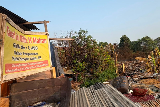 Kondisi lokasi bekas kebakaran TPS Kramat Jati, Jakarta Timur, Selasa (4/8/2026). Foto: Joakhim Tharob/kumparan
