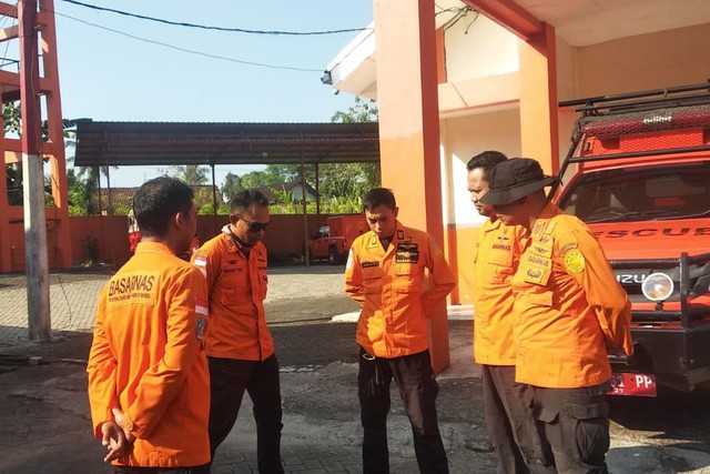 Tim SAR cari pendaki yang hilang di Gunung Piramid, Kabupaten Bondowoso, Jawa Timur, Selasa (4/8/2026). Foto: Tim SAR