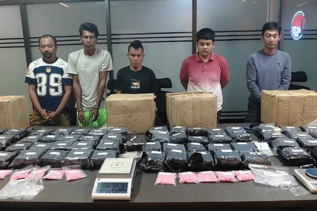 Pengungkapan peredaran narkoba jenis sabu 86 kilogram dan pil ekstasi 5 ribu butir di Riau. Foto: Dok. Istimewa