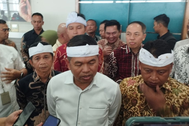 Gubernur Jawa Barat Dedi Mulyadi usai menghadiri Rapat Koordinasi Program Pencegahan Korupsi Monitoring Controlling For Surveilance (MCSP) di Kantor BPSDM Jawa Barat, Selasa (4/7/2026). Foto: Abisatya Ramdhani/kumparan