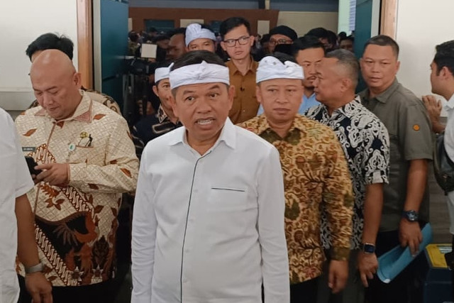 Gubernur Jawa Barat Dedi Mulyadi usai menghadiri Rapat Koordinasi Program Pencegahan Korupsi Monitoring Controlling For Surveilance (MCSP) di Kantor BPSDM Jawa Barat, Selasa (4/7/2026). Foto: Abisatya Ramdhani/kumparan
