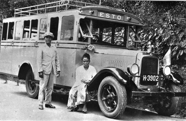 Armada bus dari P. O. bus ESTO. Foto: Wikimedia Commons/Public Domain
