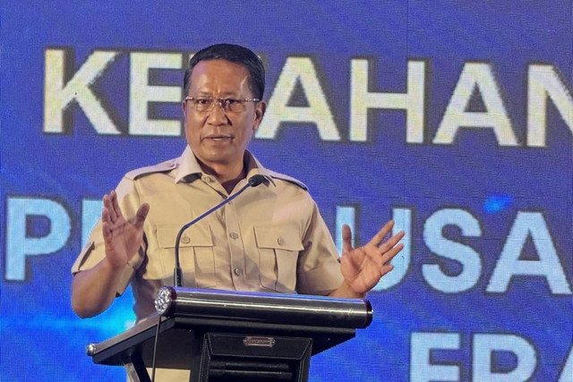 Menteri Hukum Supratman Andi Agtas memberikan sambutan saat menghadiri dialog bersama Asosiasi Pengusaha Indonesia (APINDO) di Makassar, Sulawesi Selatan, Selasa (4/6/2026). Foto: Kementerian Hukum