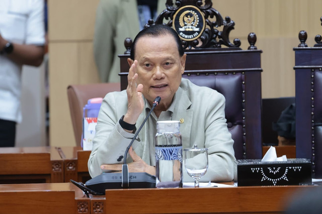 Anggota Komisi III DPR RI Adang Daradjatun minta aparat penegak hukum usut secara profesional dan tuntas dugaan pelibatan anak dalam promosi vape oleh Polda Metro Jaya, Minggu (2/8/2026). Foto: DPR RI