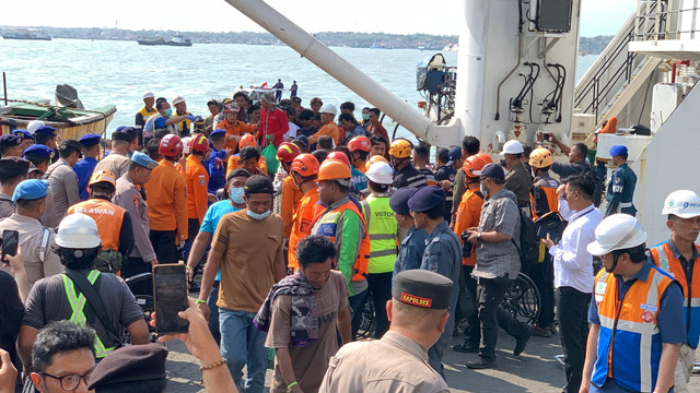 Puluhan penumpang KM Mutiara Sentosa 2 tiba di Pelabuhan Tanjung Perak Surabaya, Selasa (4/8/2026). Foto: Farusma Okta Verdian/kumparan