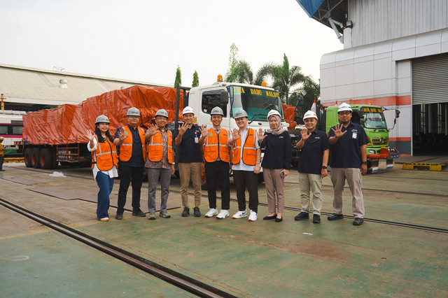 Lembaga Pembiayaan Ekspor Indonesia (LPEI) memberikan dukungan terhadap ekspor industri strategis nasional melalui pembiayaan kepada PT Industri Kereta Api (Persero) atau PT INKA untuk ekspor Wagon (Gerbong Barang) tipe SOW6 ke Selandia Baru. Foto: LPEI