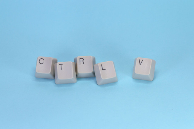 Sumber: www.pexels.com/photo/close-up-shot-of-keyboard-buttons-2882463/