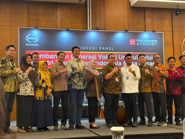 Diskusi panel tentang membangun generasi vokasi unggul untuk industri transportasi Indonesia masa depan bersama Hino. Foto: Alvian Yoga Yulianto/kumparan